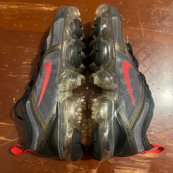 Nike Gray and Red VaporMax Sneakers fits kids size 4.5 new - Picture 3 of 7